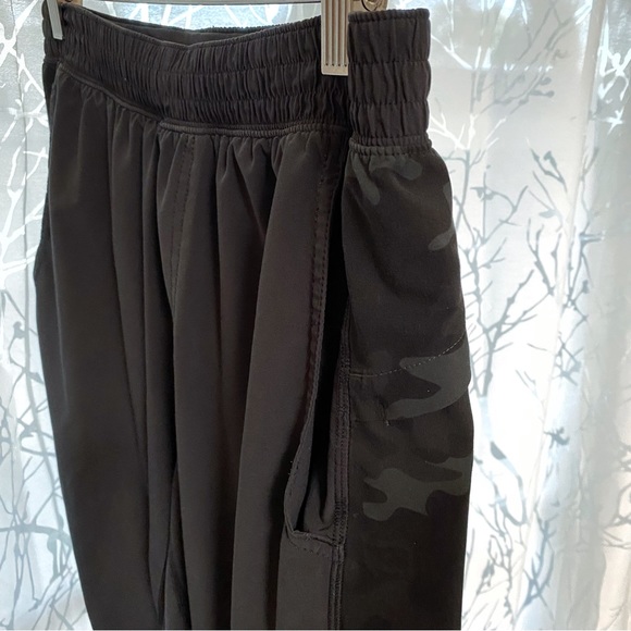 Lululemon black gray camo print side stripe panel elastic drawstring shorts - Picture 3 of 7